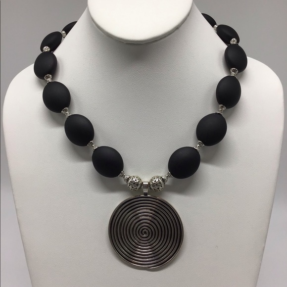 Black And Silver Necklace - Picture 5 of 8